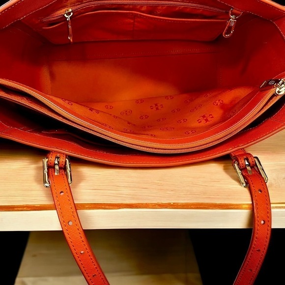 Tory Burch York Small Buckle Tote Bag - Picture 5 of 9